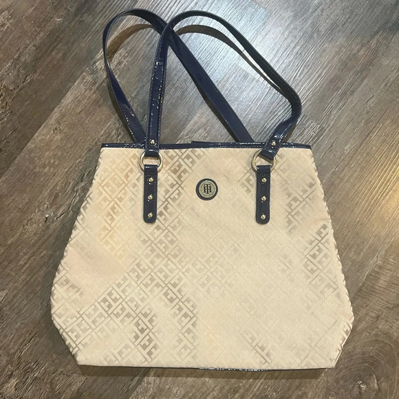 FINAL PRICE Tommy Hilfigure Tote Purse - Picture 1 of 7